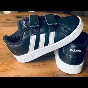 Grand court toddler Adidas🖤